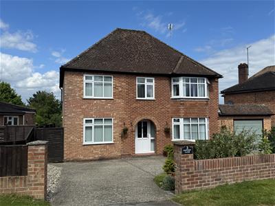 **LOW KEY** Bartlemy Close (1958 sq.ft)